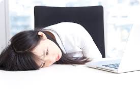 【もう埋もれない】女性起業家のための差別化戦略｜「見た目」と「発信」で選ばれる存在になる方法
